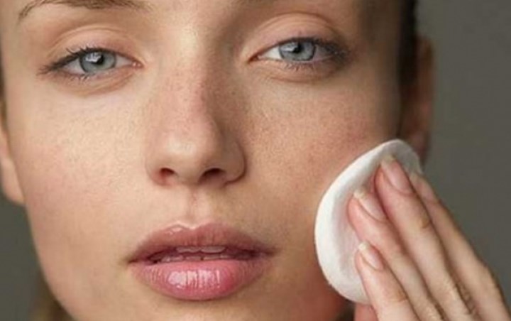 Menimbulkan Reaksi pada Produk Kecantikan Tertentu