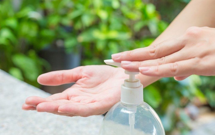 Jauhi Sumber Kuman dan Bakteri dengan Selalu Cuci Tangan dan Membawa Sanitizer