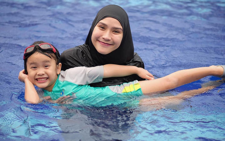 Putri Kedua Zaskia Adya Mecca Urungkan Niat Pakai Hijab, Alasannya Bikin Ngakak