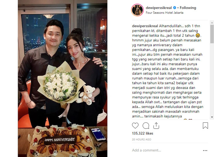 Dewi Persik Rayakan Ultah Pernikahan