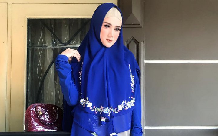 Mulan Jameela Kenakan Hijab Gaya Jadul, Netter Sindir Soal Bulu Mata