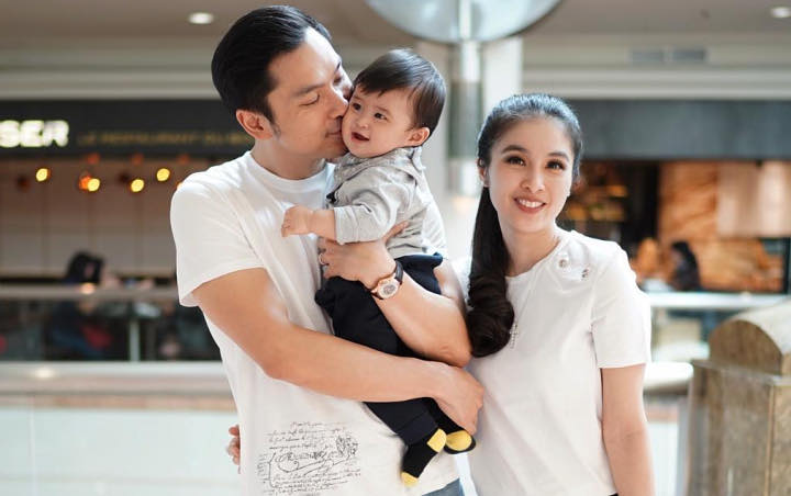 Jadi 'Obat Nyamuk', Sandra Dewi Baper Merasa Seperti 'Orang Ketiga' Saat Bersama Suami dan Anak