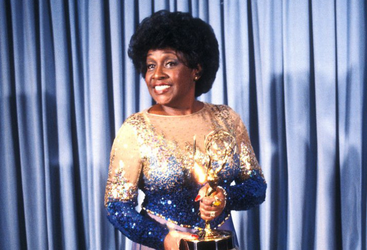 Isabel Sanford Jadi Artis Kulit Hitam Pertama yang Menang Emmy