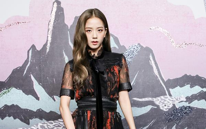 Berangkat ke Jepang, Tingkah Ceria Jisoo Black Pink Tuai Pujian Netter