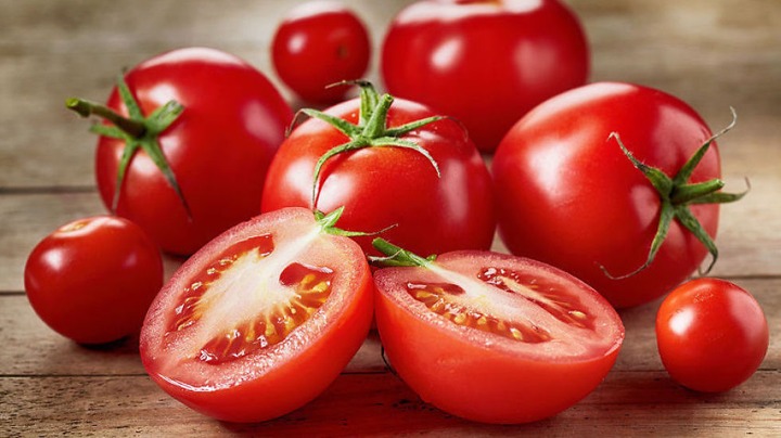 Gunakan Tomat untuk Menghilangkan Bekas Luka Cacar Air