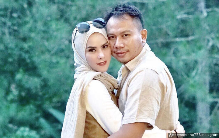 Diisukan Cerai, 6 Potret Kemesraan Vicky Prasetyo dan Angel Lelga Selama Menikah Bikin Baper