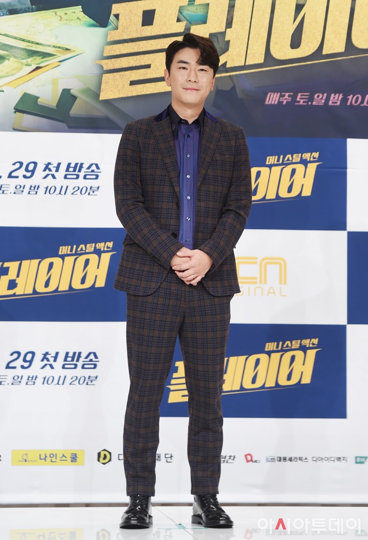 Pose Keren Lee Shi Eon di Jumpa Pers