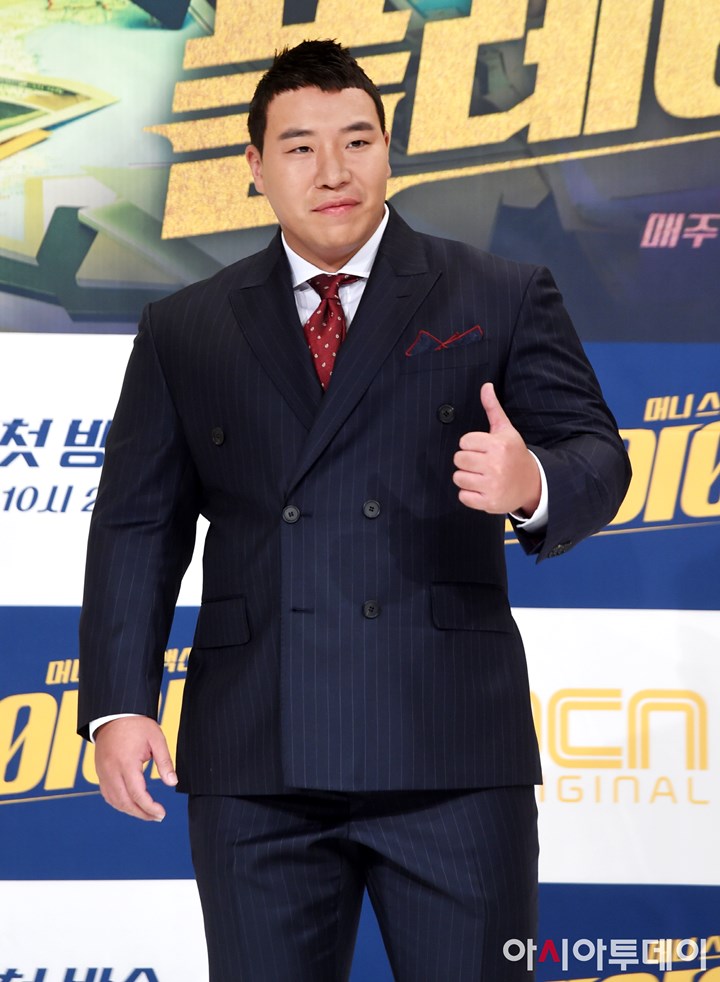 Tae Won Suk Tampil Rapi di Jumpa Pers