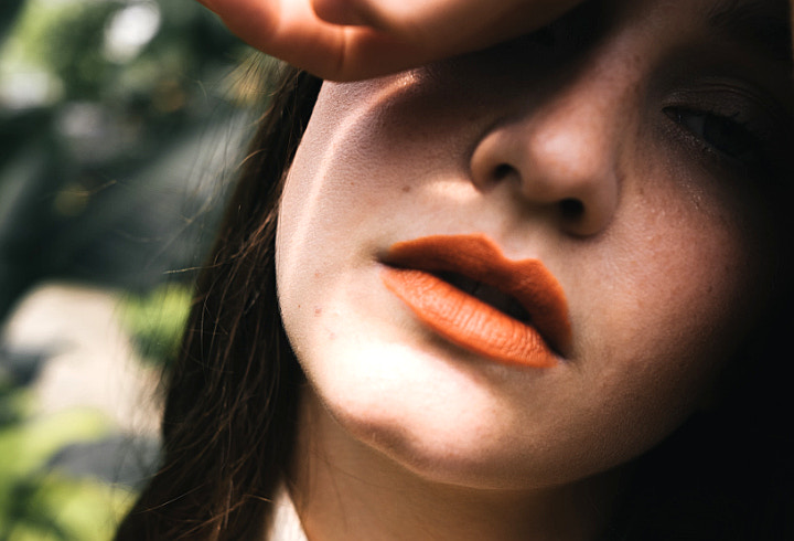 Trik untuk Membuat Bibir Terlihat Tipis Atau Tebal