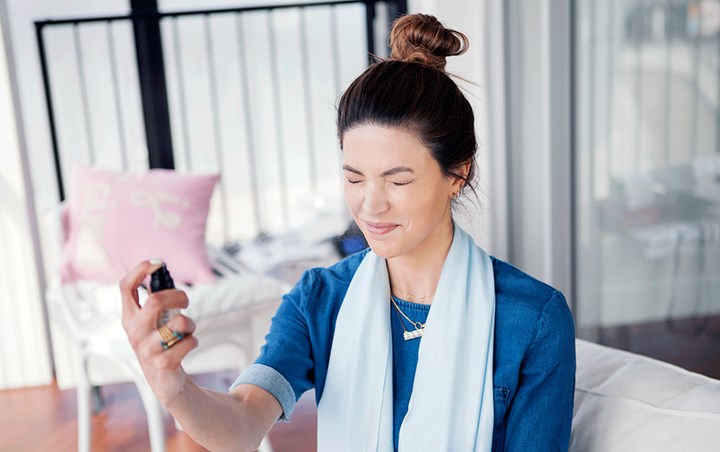 Gunakan Setting Spray Sebagai Primer Sebelum Make Up
