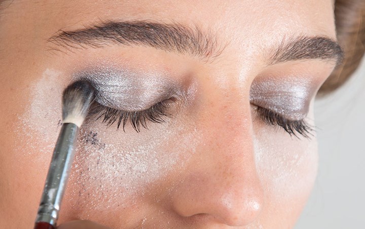 Setting Spray Dapat Mengurangi Fall Out Pada Eye Shadow