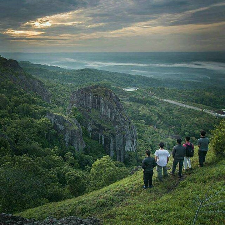 Gunung Api Purba Nglanggeran yang Terletak di Gunungkidul, Yogyakarta