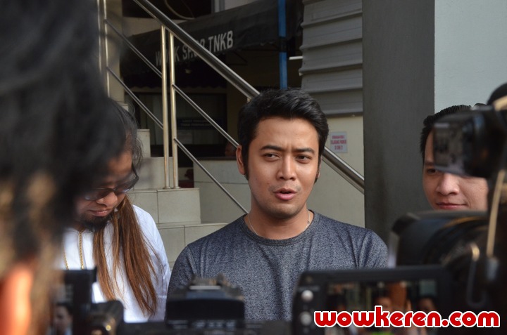Kriss Hatta Memberikan Keterangan Terkait Pengajuan Laporan pada Polisi
