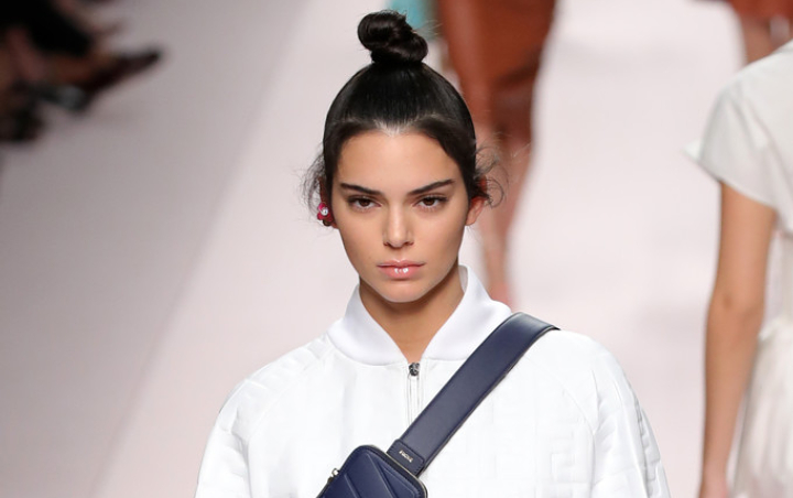 Super Cantik, Kendall Jenner Bagikan Deretan Tampilannya di Milan Fashion Week