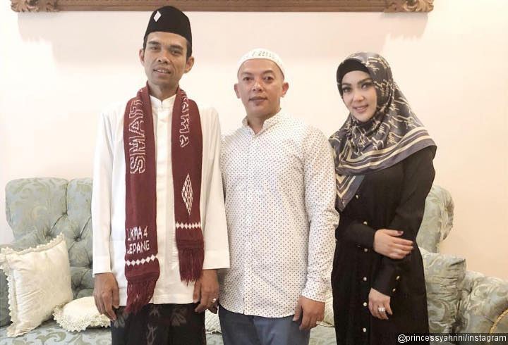 Bersama Dalam Kebaikan, Syahrini dan Ridwan Zaelani Pengajian Bareng