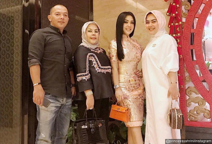 Keluarga Harmonis, Syahrini Jalan-Jalan Bareng Ridwan Zaelani dan Keluarga