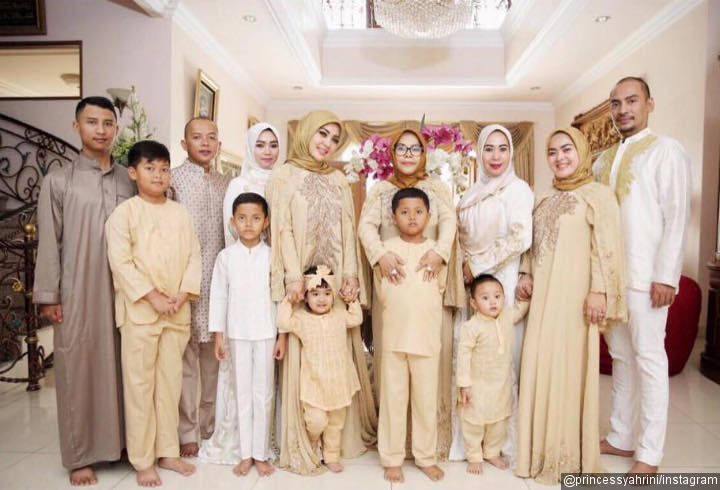 Syahrini dan Ridwan Zaelani Rayakan Idul Adha 2017 Bersama Keluarga