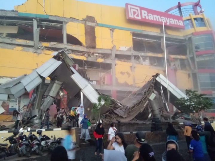 Gedung Perbelanjaan di Palu Sungguh Mengenaskan