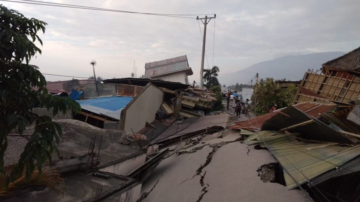 Rumah Warga Donggala-Palu Tampak Runtuh