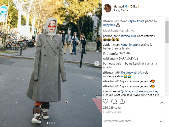 Gaya Berhijab Sandara Park di Paris Fashion Week