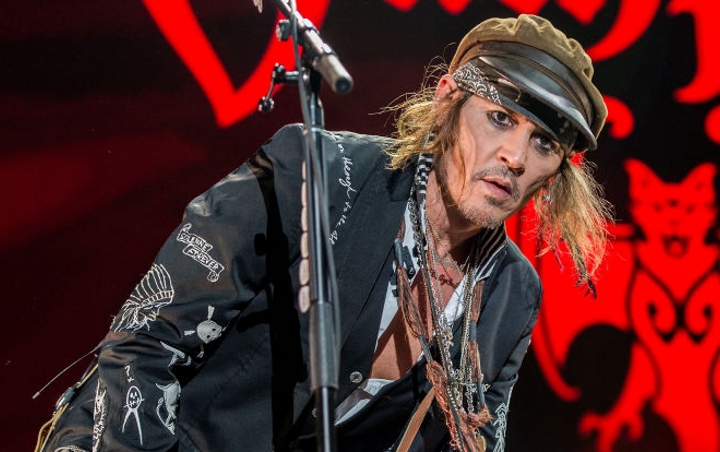 Dua Tahun Berlalu, Johnny Depp Mendadak Bantah Tuduhan KDRT pada Mantan Istrinya