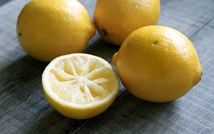 Mulai Kesehatan Hingga Kecantikan, Sederet Manfaat Minum Air Perasan Lemon Tiap Bangun Tidur
