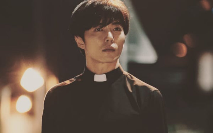 'The Guest' Dipuji Ngeri-Ngeri Seru, Netter Curiga Karakter Ini