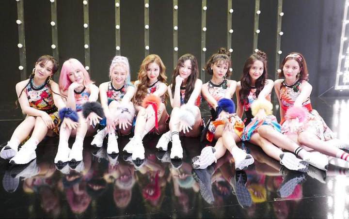 SNSD Rilis Desain Lightstick Resmi, Fans Tak Puas dan 'Ejek' Pakai Meme