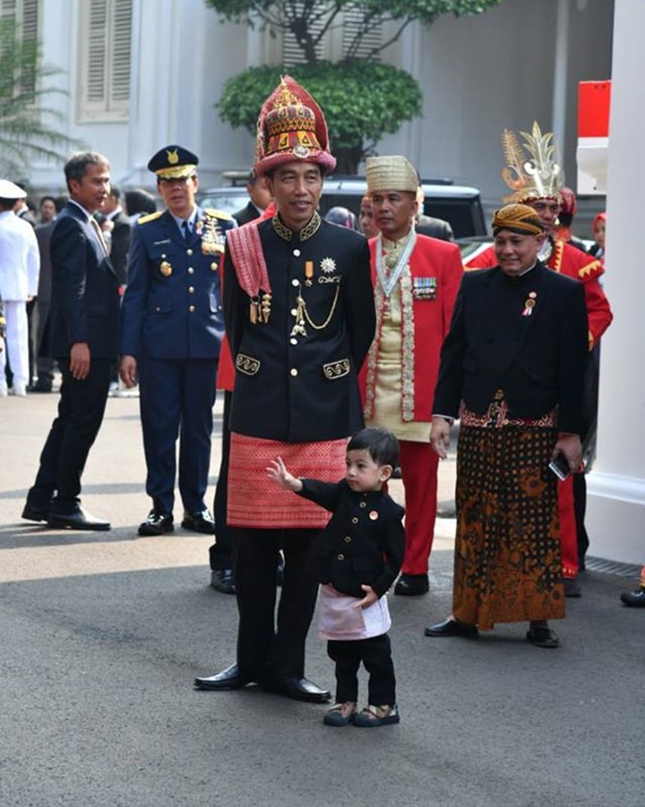 Jan Ethes Setia Mendampingi Jokowi