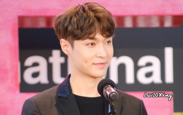 Lay EXO Ucapkan Terima Kasih, Netizen Salfok Pada Anggota 