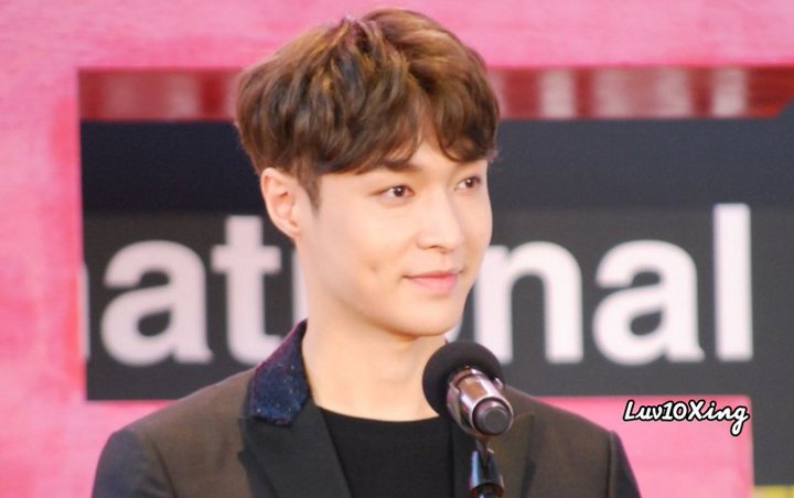 Lay EXO Ucapkan Terima Kasih, Netizen Salfok Pada Anggota Tubuhnya Ini