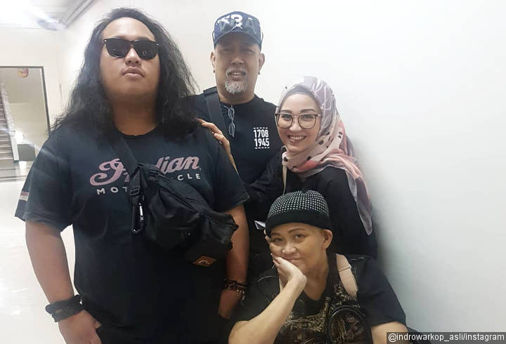Selalu Mendukung, Indro Warkop Boyong Anak-Anaknya Temani Nita Pengobatan