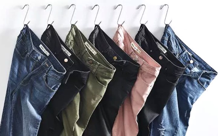 Jangan Ketinggalan Zaman, Ini 11 Tren Celana Jeans 2018 yang Wajib Kalian  Punya