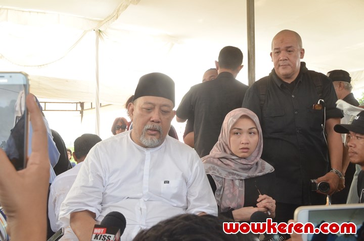 Pemakaman Istri Indro Warkop