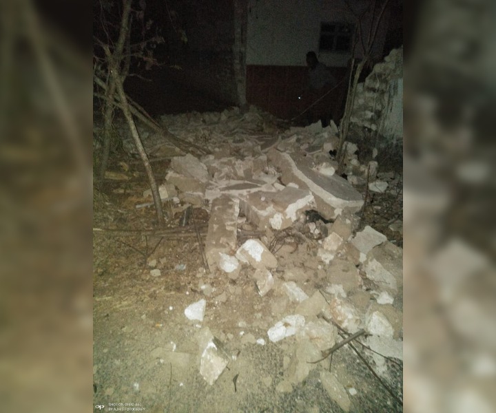 Banyak Bangunan Rumah Roboh Akibat Gempa