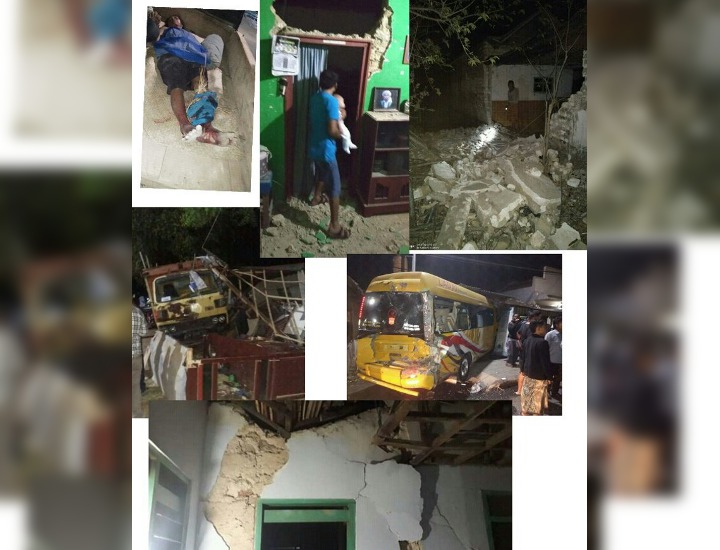 Beberapa Kendaraan Terlihat Rusak Tertimpa Bangunan