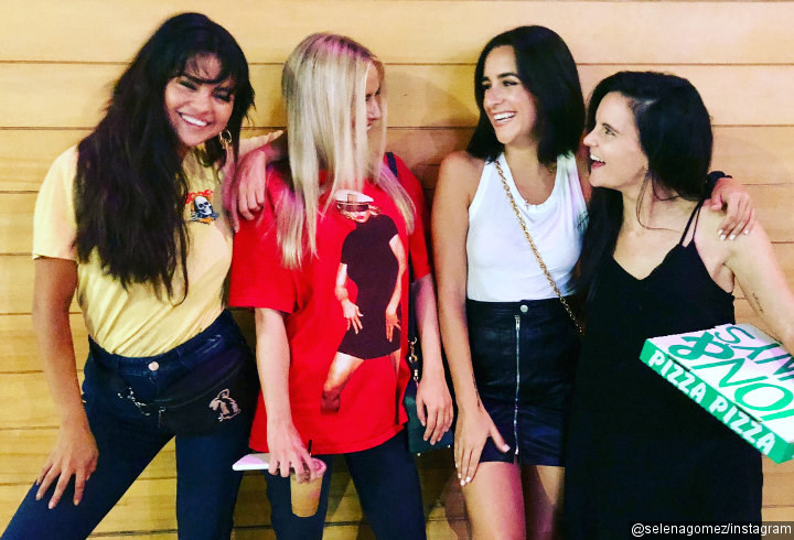 Selena Gomez Merayakan Ulang Tahun Sahabat 