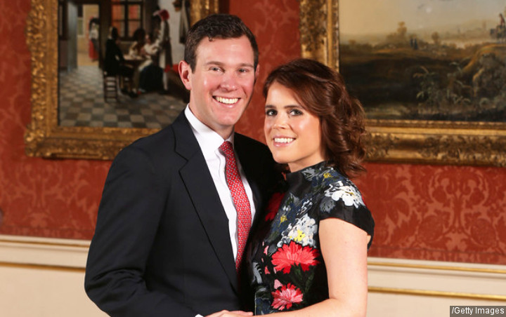 Jelang Royal Wedding, Tatanan Bunga Cantik di Pintu Masuk Kapel Sudah Siap Sambut Putri Eugenie
