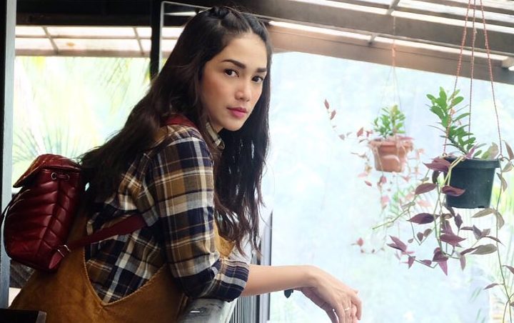 Ussy Sulistiawaty Dituduh Makan Pakai Tangan Kiri, Netter Ramai Beri Pembelaan