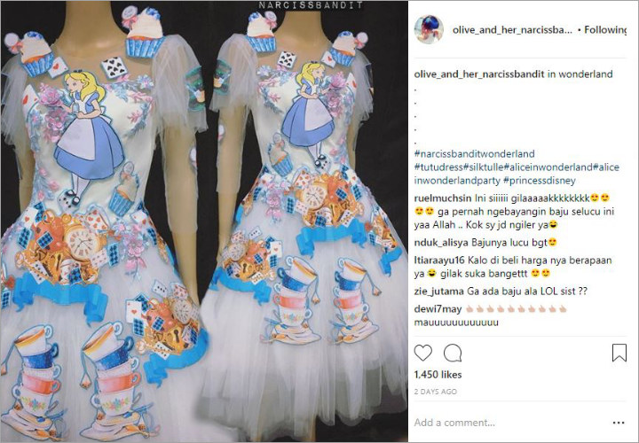 Via Vallen Imut Pakai Anting Boneka dan Gaun 'Alice In 