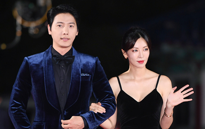 APAN 2018: Pasangan Suami Istri Lee Sang Woo dan Kim So Yeon Umbar Kemesraan di Red Carpet