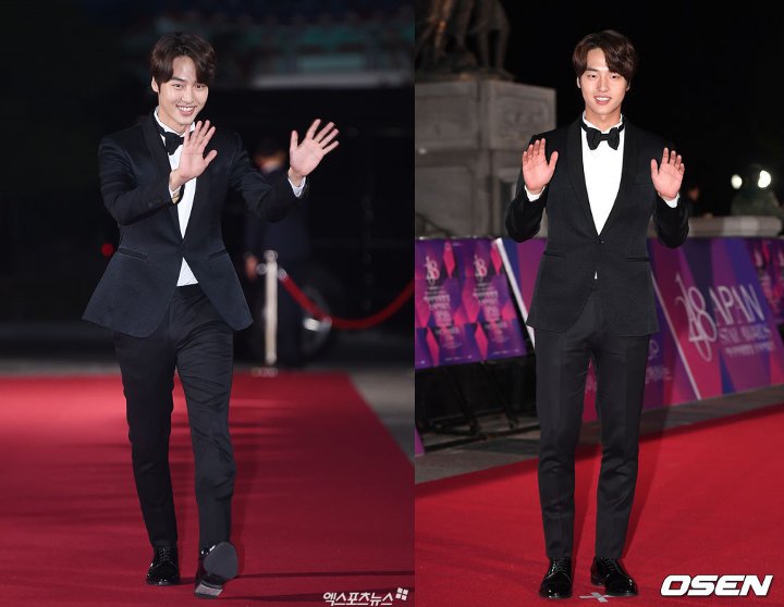 Yang Se Jong Melambaikan Tangan ke Penggemar