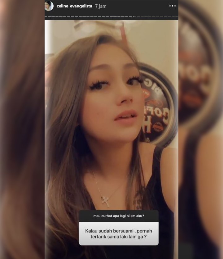 Saingi Nia Ramadhani, Wajah Berbintik Celine Evangelista 