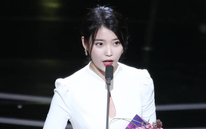 APAN 2018: Kalahkan Lee Bo Young Hingga Kim Sun Ah, IU Dipuji Layak Menang Aktris Terbaik