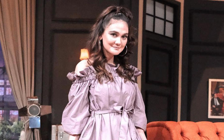 Luna Maya Bagikan Kutipan Galau Tentang Pemilik Hati Luna Maya Bagikan Kutipan Galau Tentang Pemilik Hati