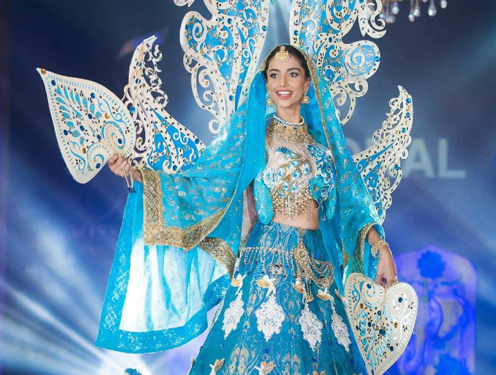 Meenakshi Chaudhary dari India