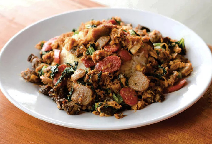 Nasi Goreng Rempah Mafia dengan Menu Unik