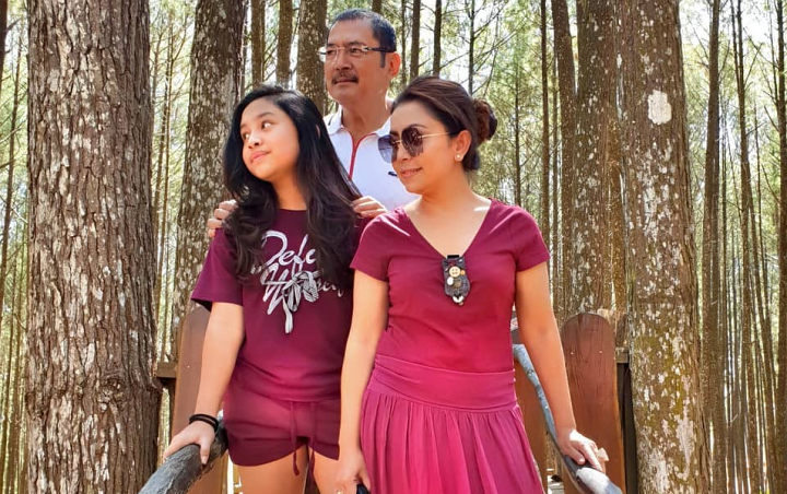 Ramai Isu Putrinya Bukan Anak Bambang, 6 Potret Keharmonisan Keluarga Mayangsari Bikin Baper