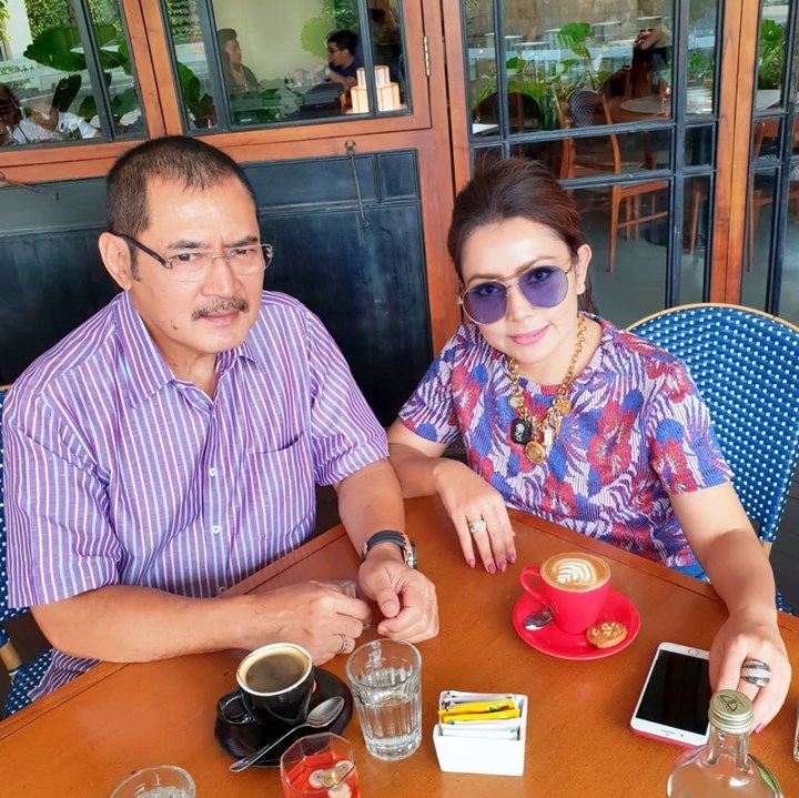 Mayangsari dan Bambang Terlihat Bahagia Menghabiskan Waktu Bersama Dengan Menikmati Secangkir Kop