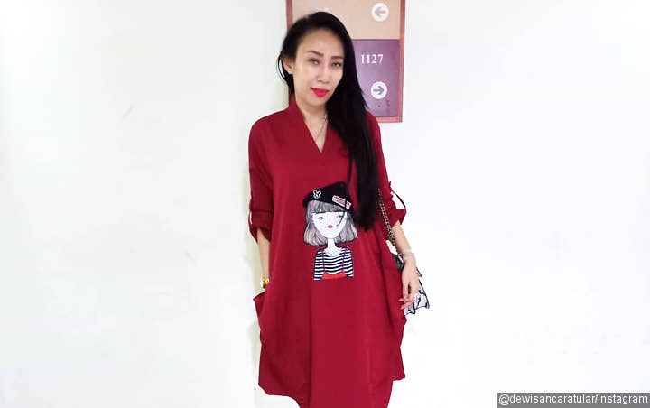 Dewi Sanca Umbar Belahan Dada, Netter Sebut Murahan Hingga Ganti Kulit Bak Ular